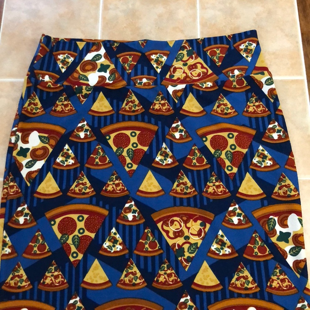 LuLaRoe 2XL Pizza Cassie - Hard to Find